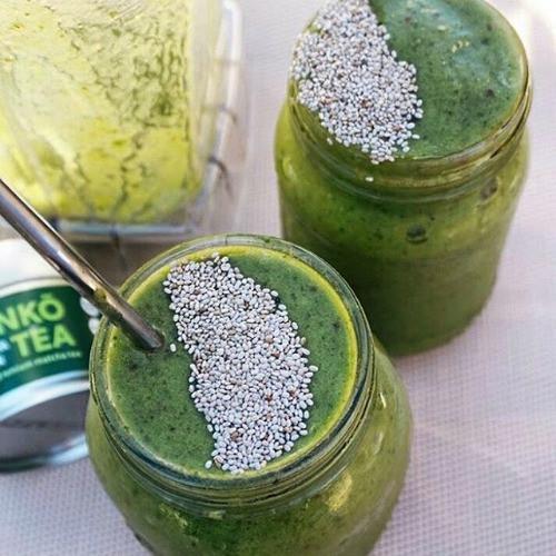 Green Tea Mango Banana Spinach Smoothie