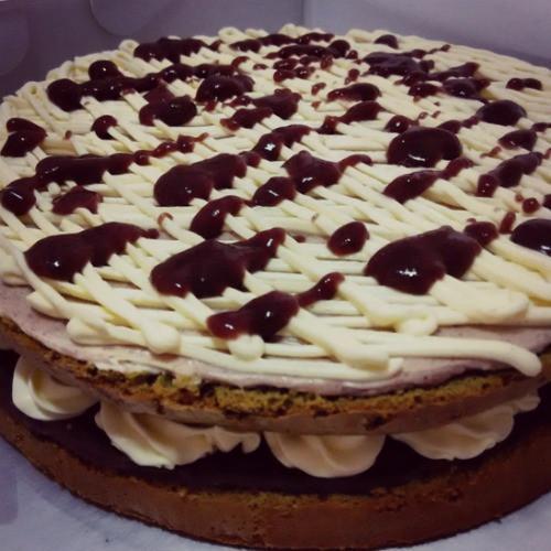 Matcha Red Bean Cream Cheese Frosting Cake